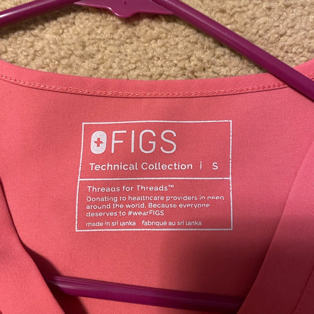 Figs Coral Scrub Top - Picture 3 of 6